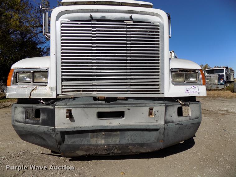 image for item DB8523 1991 Freightliner FLD120 semi truck