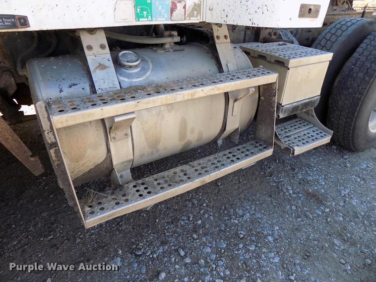 image for item DB8523 1991 Freightliner FLD120 semi truck