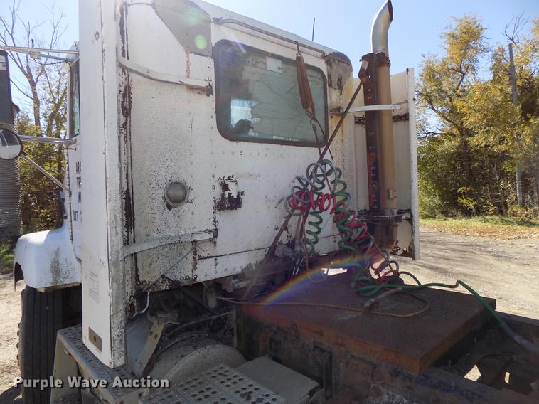 image for item DB8523 1991 Freightliner FLD120 semi truck