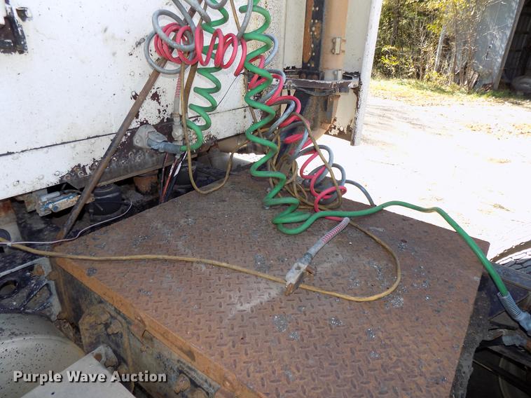 image for item DB8523 1991 Freightliner FLD120 semi truck