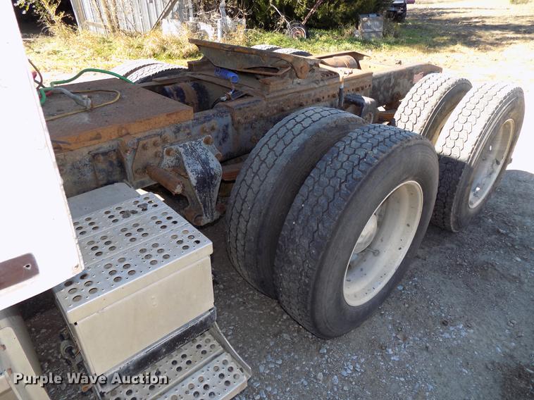 image for item DB8523 1991 Freightliner FLD120 semi truck