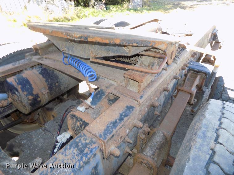 image for item DB8523 1991 Freightliner FLD120 semi truck