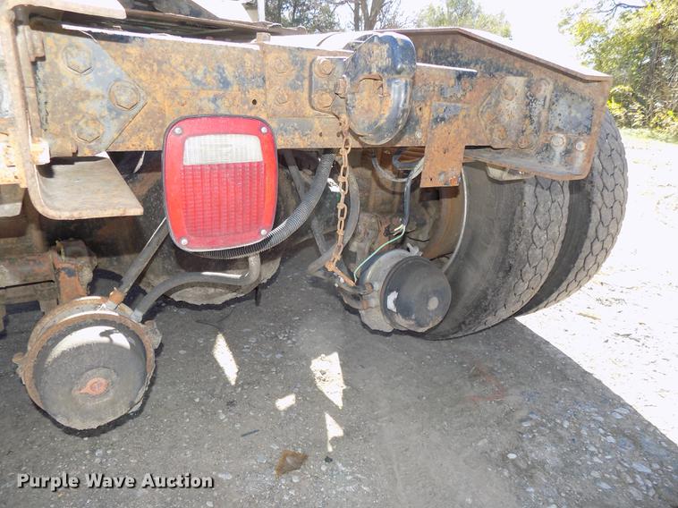 image for item DB8523 1991 Freightliner FLD120 semi truck