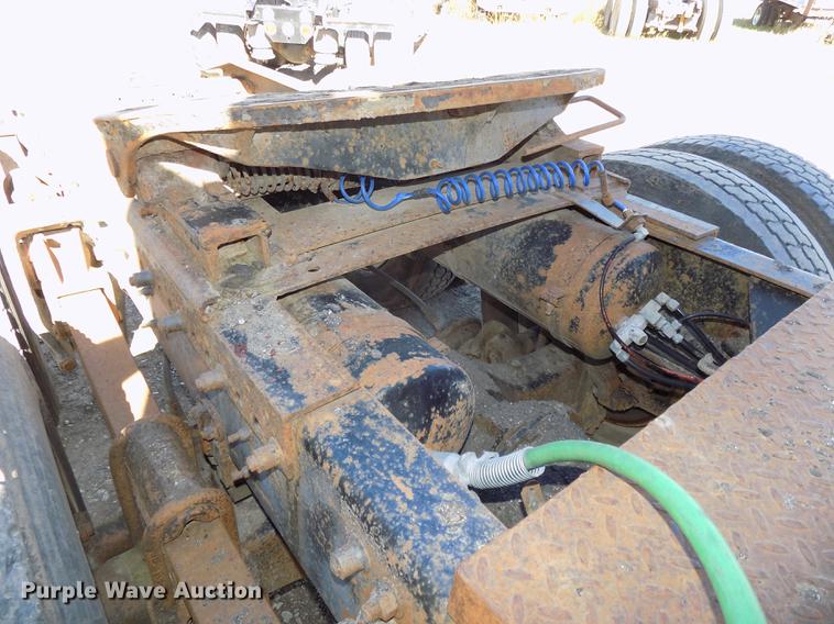 image for item DB8523 1991 Freightliner FLD120 semi truck