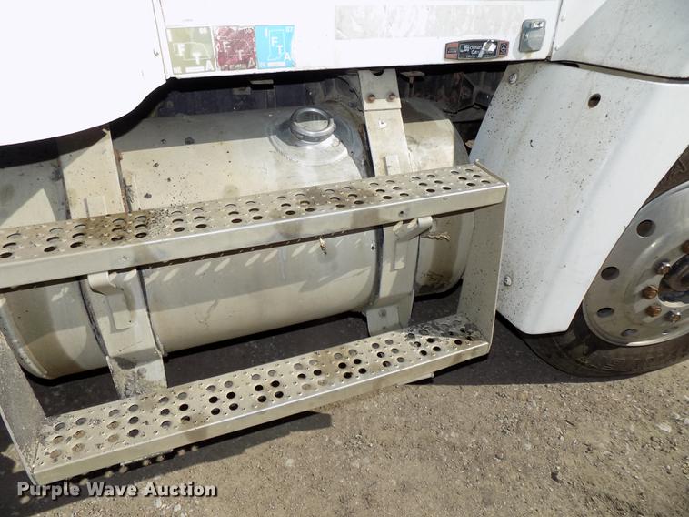 image for item DB8523 1991 Freightliner FLD120 semi truck