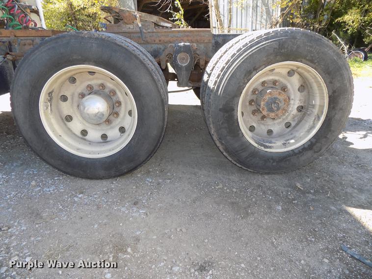 image for item DB8523 1991 Freightliner FLD120 semi truck