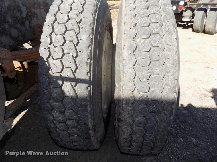 image for item DB8523 1991 Freightliner FLD120 semi truck