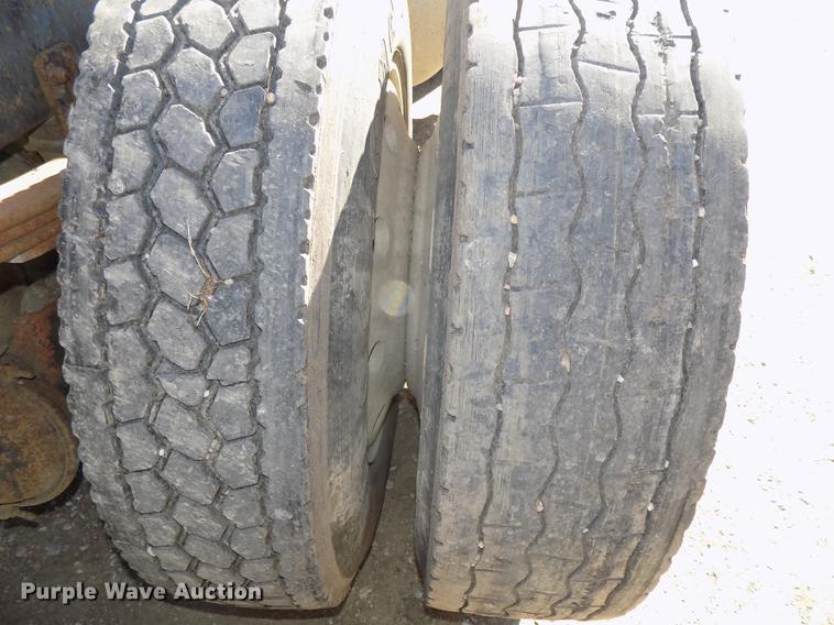 image for item DB8523 1991 Freightliner FLD120 semi truck