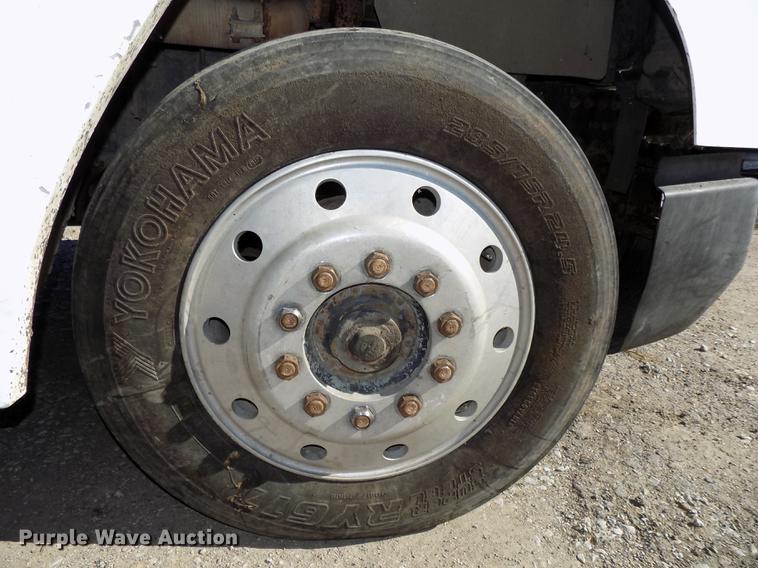 image for item DB8523 1991 Freightliner FLD120 semi truck