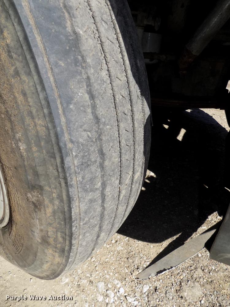 image for item DB8523 1991 Freightliner FLD120 semi truck