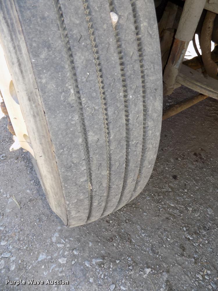 image for item DB8523 1991 Freightliner FLD120 semi truck