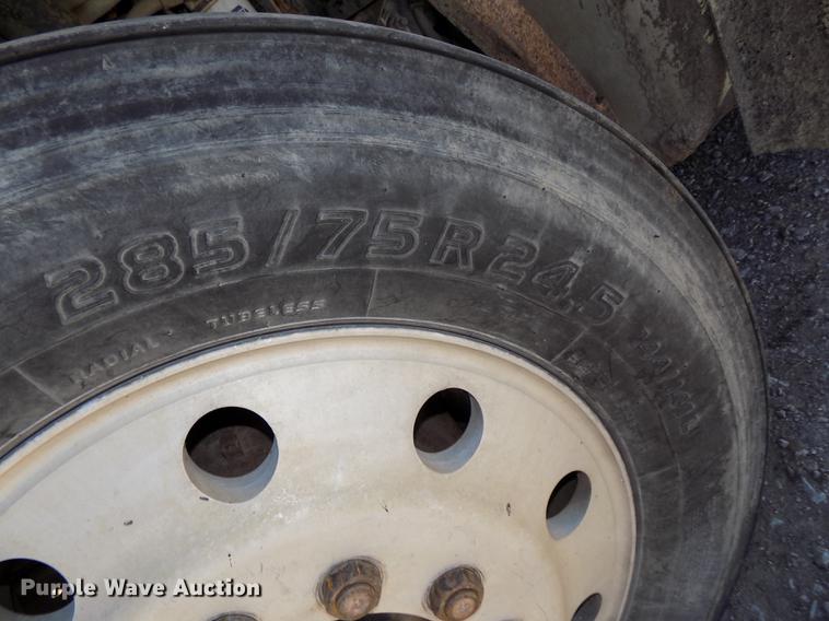 image for item DB8523 1991 Freightliner FLD120 semi truck