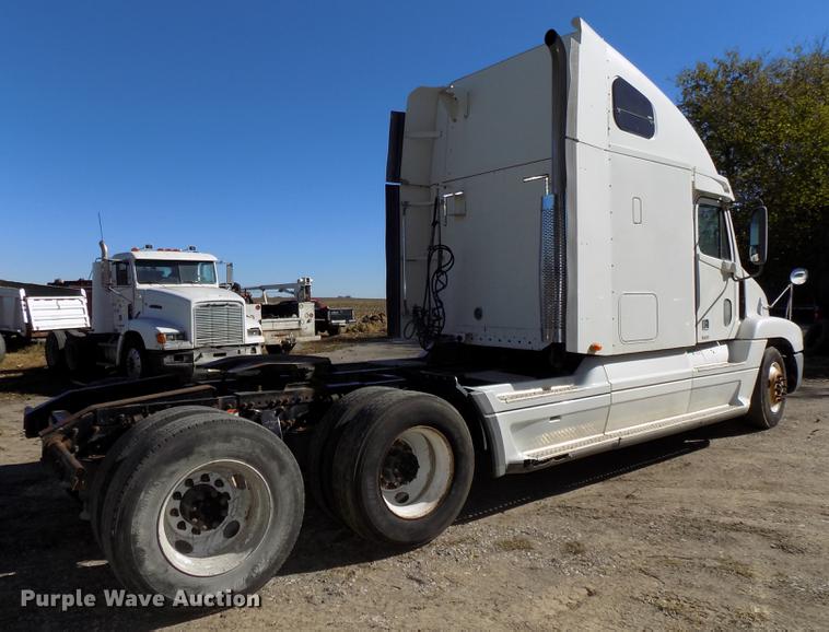 image for item DB8524 2002 Freightliner Century Class ST120 Heritage semi truck