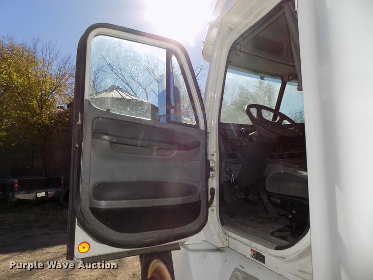 image for item DB8524 2002 Freightliner Century Class ST120 Heritage semi truck