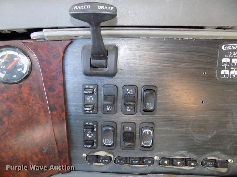 image for item DB8524 2002 Freightliner Century Class ST120 Heritage semi truck