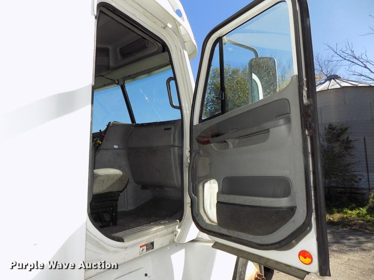 image for item DB8524 2002 Freightliner Century Class ST120 Heritage semi truck