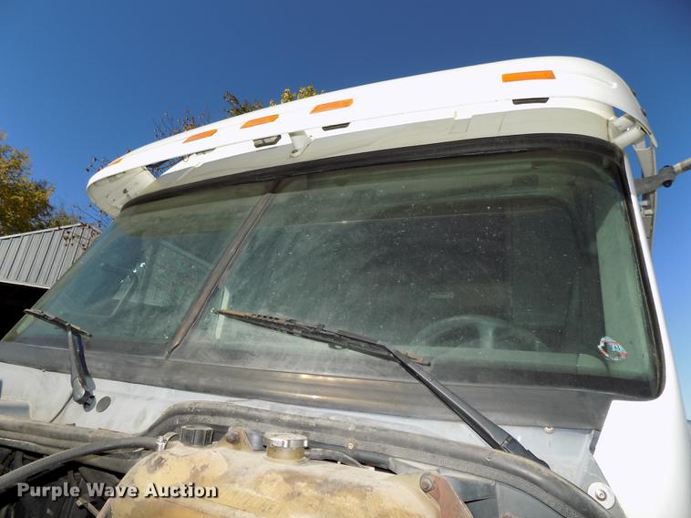 image for item DB8524 2002 Freightliner Century Class ST120 Heritage semi truck