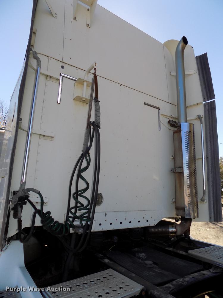 image for item DB8524 2002 Freightliner Century Class ST120 Heritage semi truck