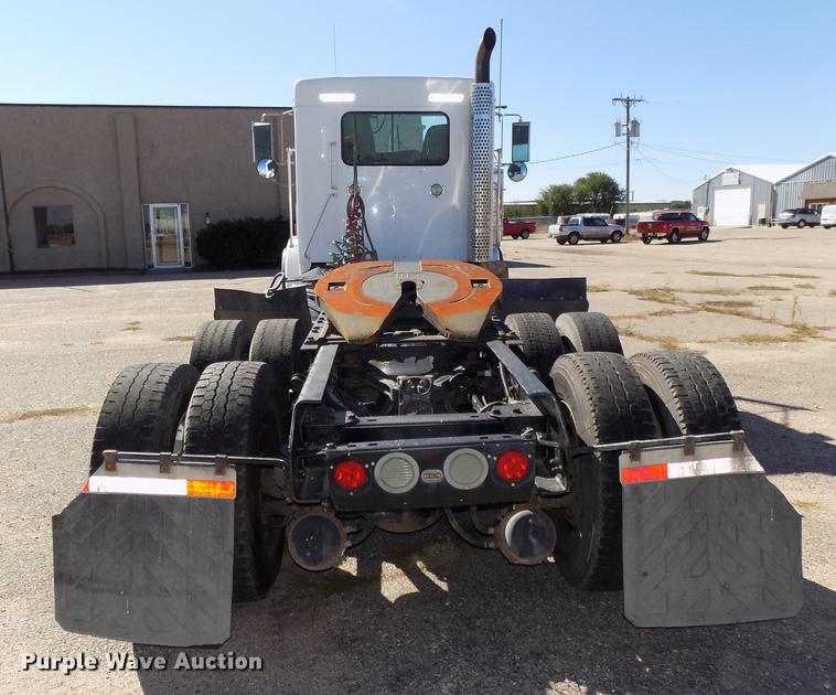 image for item DB8544 2011 Kenworth T800 semi truck