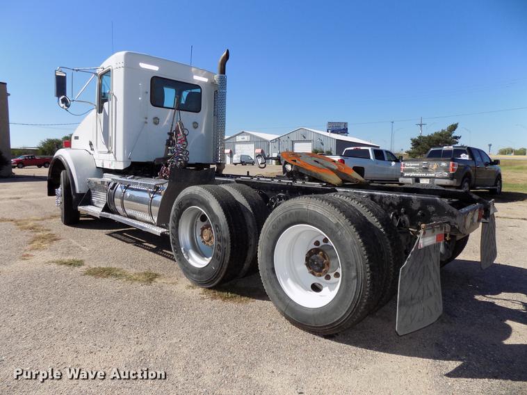 image for item DB8544 2011 Kenworth T800 semi truck