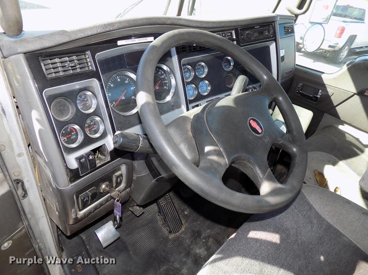 image for item DB8544 2011 Kenworth T800 semi truck