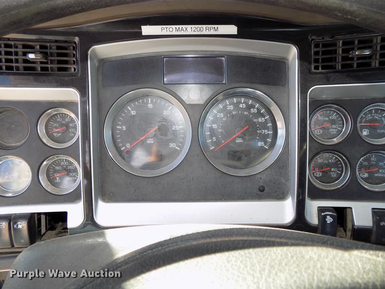 image for item DB8544 2011 Kenworth T800 semi truck