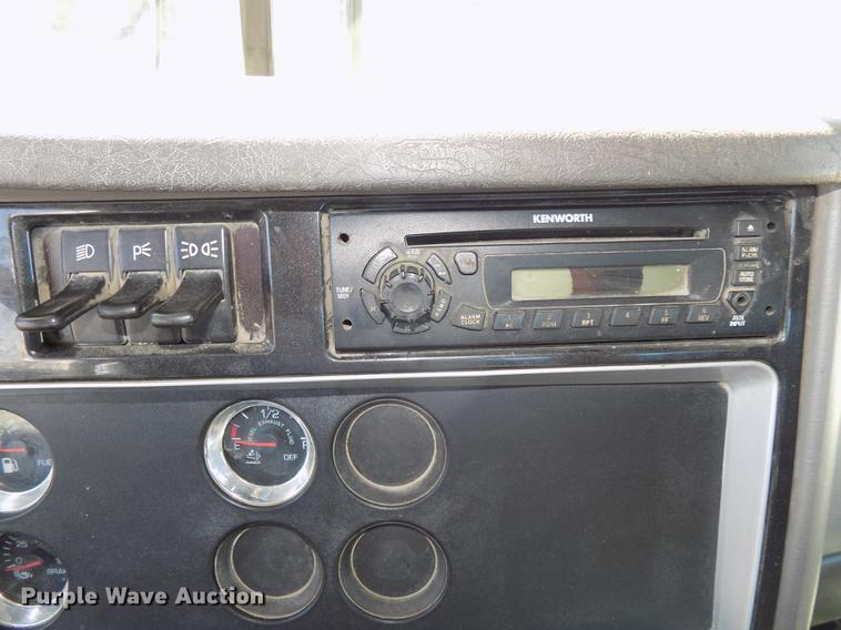 image for item DB8544 2011 Kenworth T800 semi truck