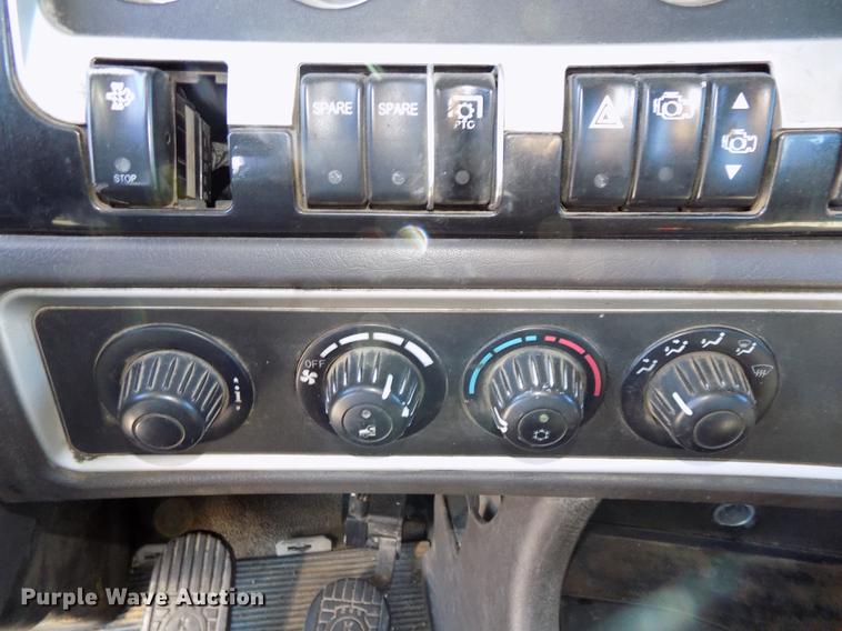 image for item DB8544 2011 Kenworth T800 semi truck