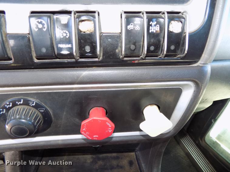 image for item DB8544 2011 Kenworth T800 semi truck