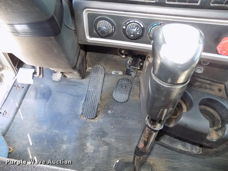 image for item DB8544 2011 Kenworth T800 semi truck