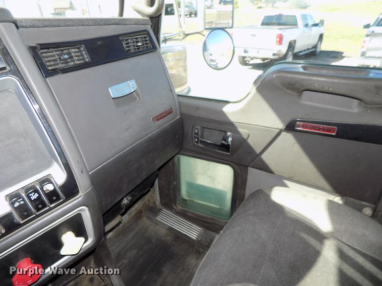 image for item DB8544 2011 Kenworth T800 semi truck
