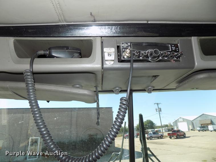 image for item DB8544 2011 Kenworth T800 semi truck