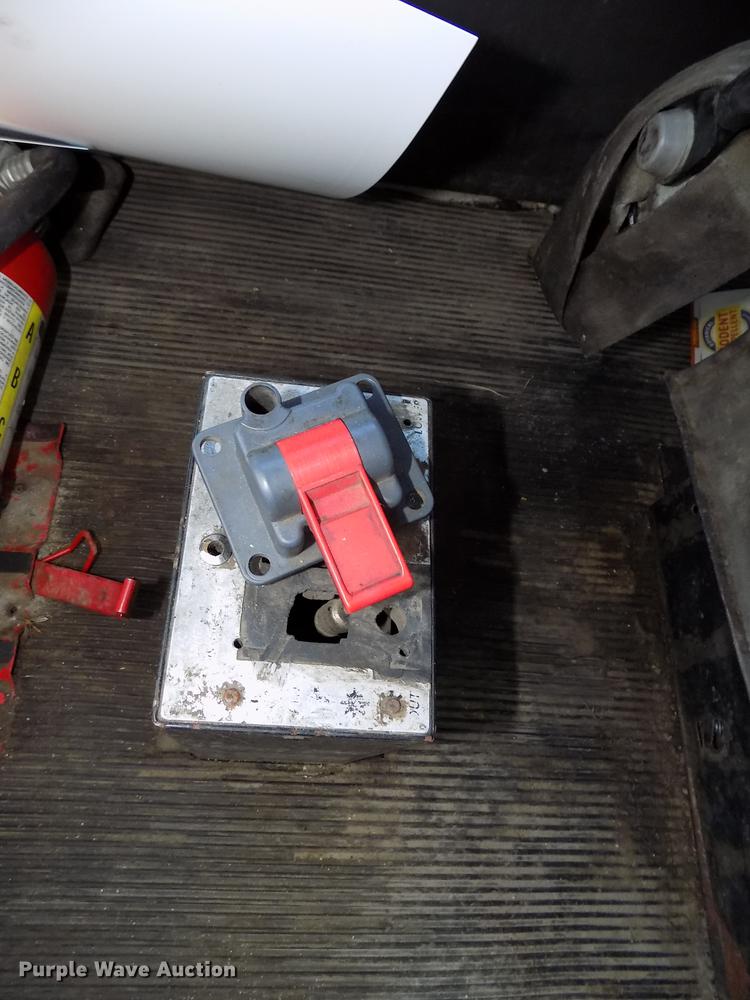 image for item DB8544 2011 Kenworth T800 semi truck