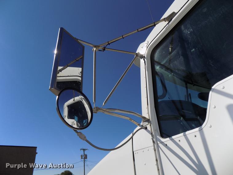 image for item DB8544 2011 Kenworth T800 semi truck