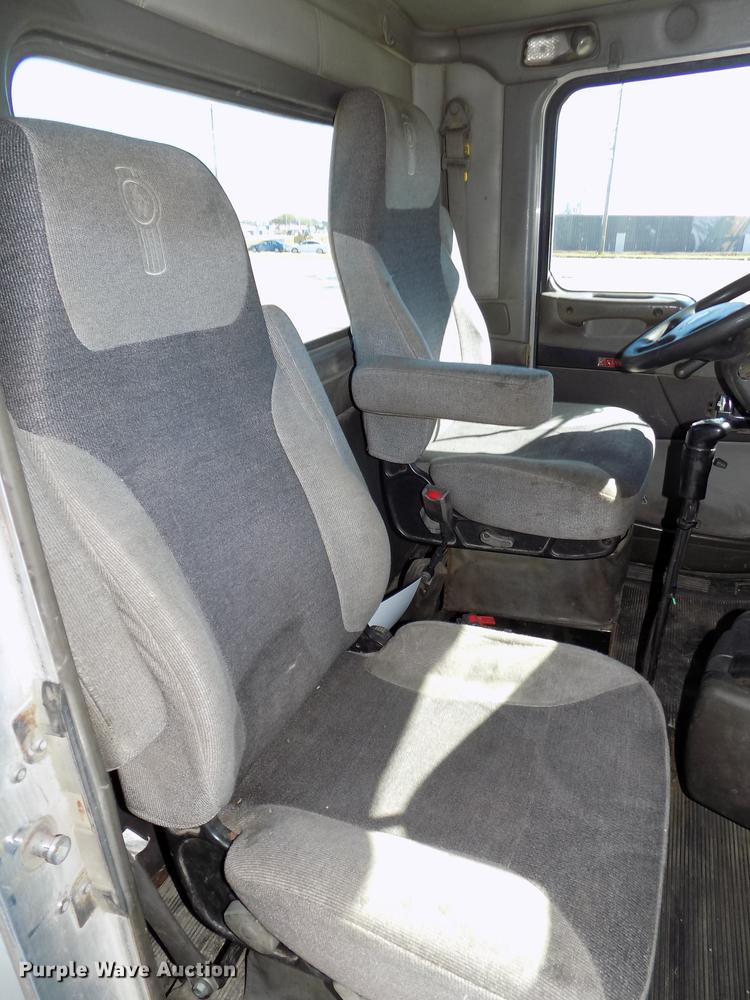 image for item DB8544 2011 Kenworth T800 semi truck