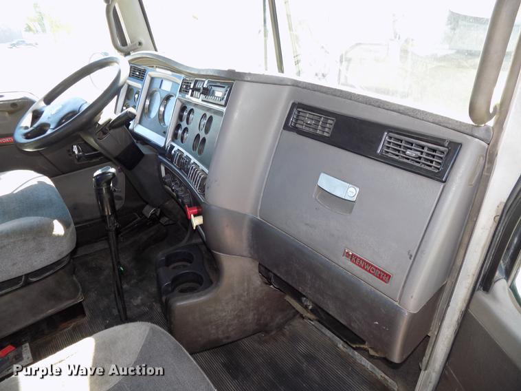 image for item DB8544 2011 Kenworth T800 semi truck
