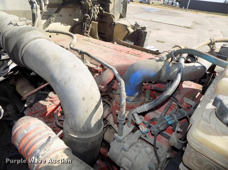 image for item DB8544 2011 Kenworth T800 semi truck