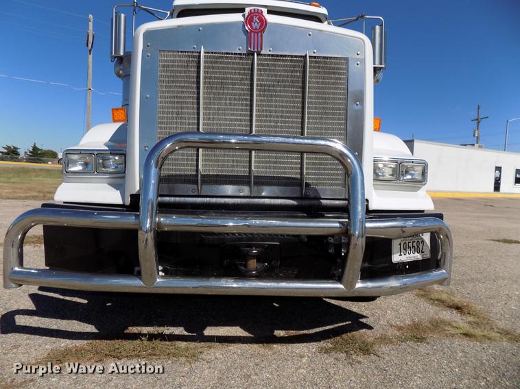 image for item DB8544 2011 Kenworth T800 semi truck