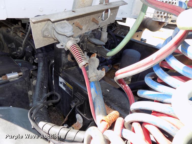 image for item DB8544 2011 Kenworth T800 semi truck