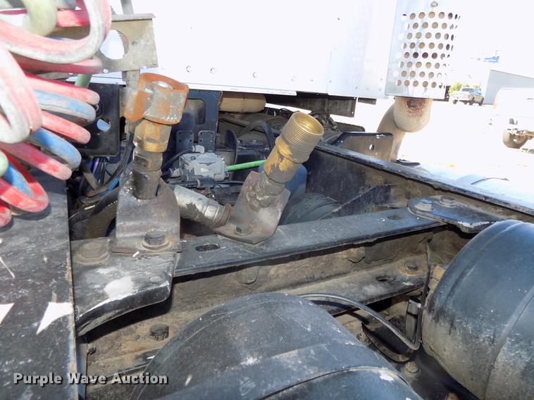 image for item DB8544 2011 Kenworth T800 semi truck