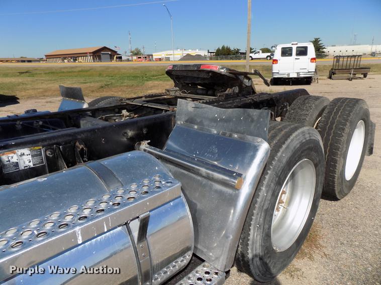 image for item DB8544 2011 Kenworth T800 semi truck