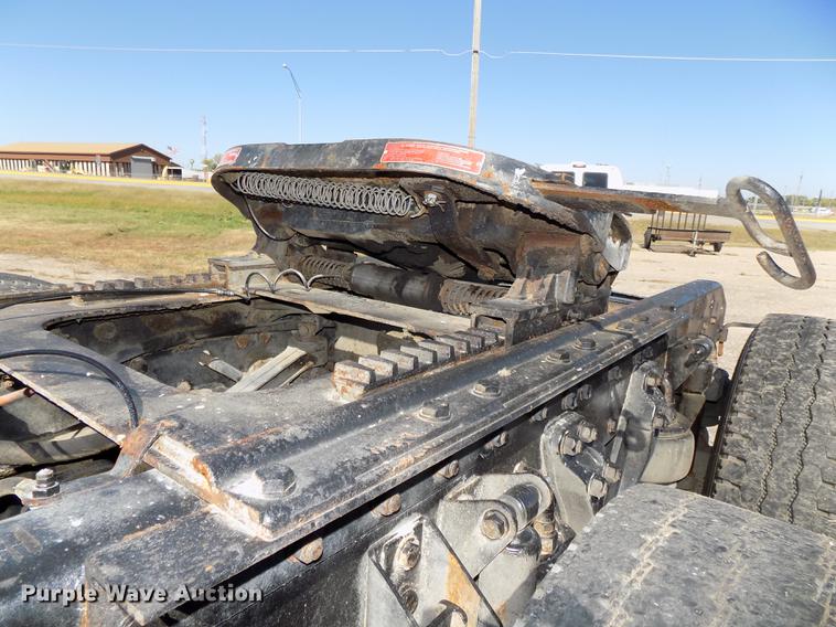 image for item DB8544 2011 Kenworth T800 semi truck