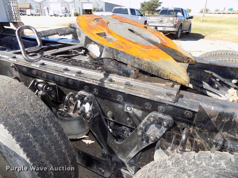 image for item DB8544 2011 Kenworth T800 semi truck