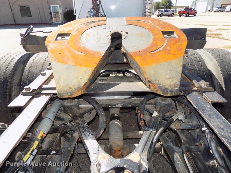 image for item DB8544 2011 Kenworth T800 semi truck