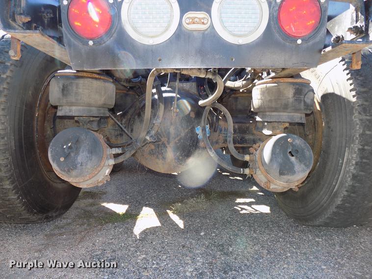 image for item DB8544 2011 Kenworth T800 semi truck