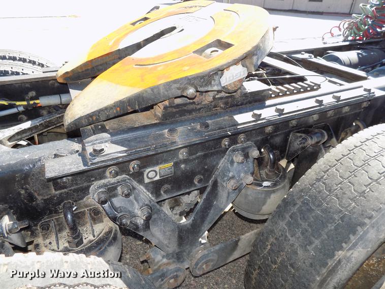 image for item DB8544 2011 Kenworth T800 semi truck