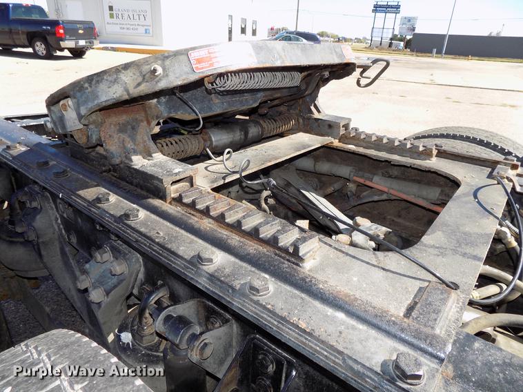 image for item DB8544 2011 Kenworth T800 semi truck