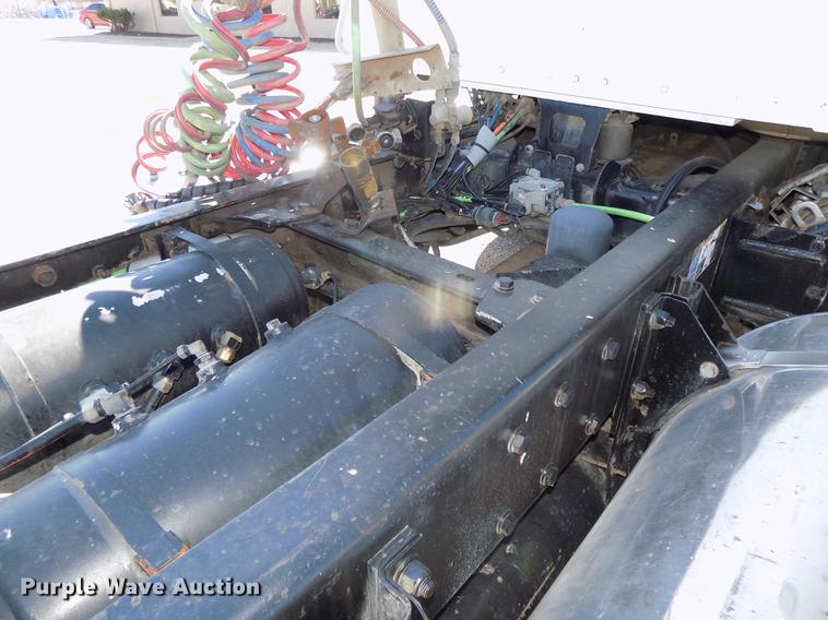 image for item DB8544 2011 Kenworth T800 semi truck