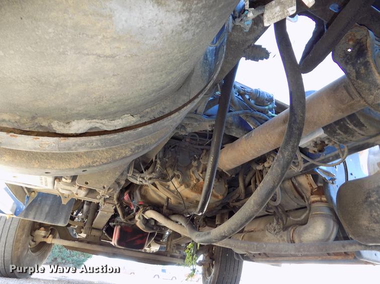 image for item DB8544 2011 Kenworth T800 semi truck