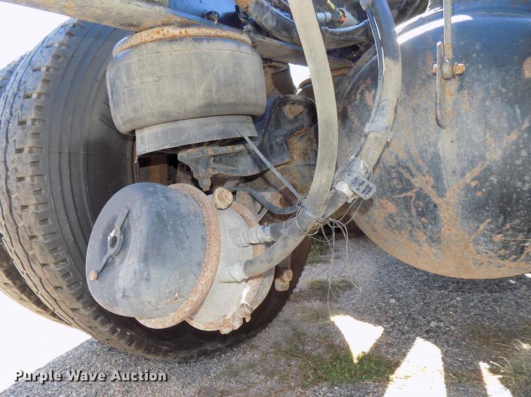 image for item DB8544 2011 Kenworth T800 semi truck